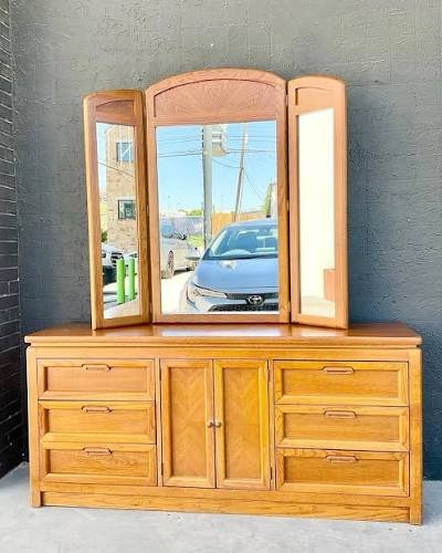 1980's Broyhill Premier Ming Collection Bedroom Set product image