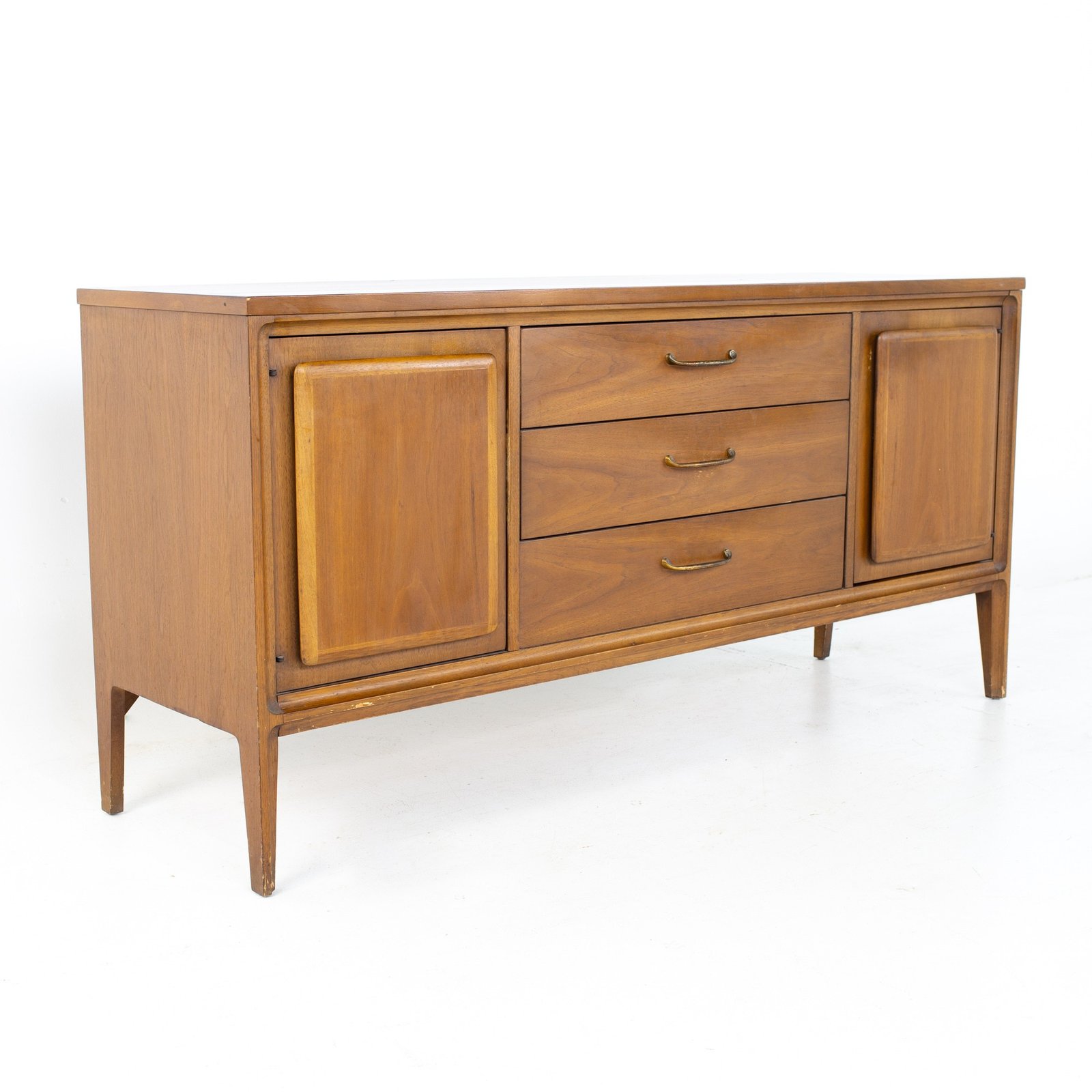 Broyhill Forward 70 Collection
